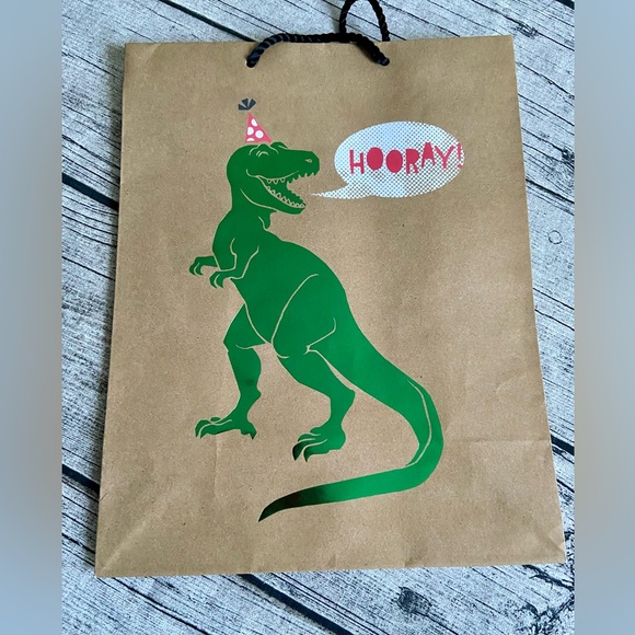 NEW. Bundle of 7 kids birthday gift bags. Assorted designs and sizes. - Picture 2 of 10